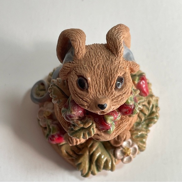 Mouse with Strawberries Figurine by June Sears Terracotta and glazed, signed vtg - Picture 7 of 8